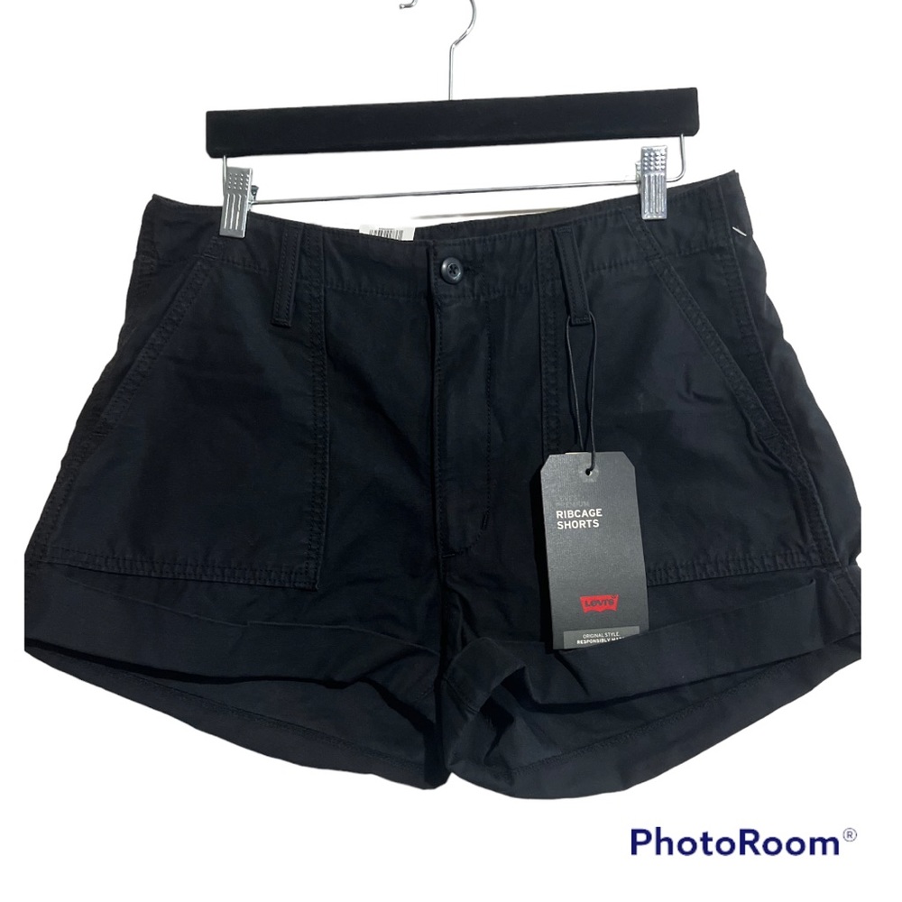 NWT Levi’s Ladies Ribcage Shorts Size 31